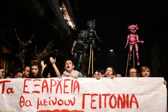 Τέσσερις προσαγωγές πολιτών που διαμαρτύρονταν για την κοπή δέντρων στην πλατεία Εξαρχείων
