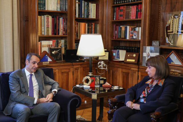 Μητσοτάκης σε Σακελλαροπούλου: «Ατυχές γεγονός η ακύρωση της συνάντησης με τον Σούνακ»