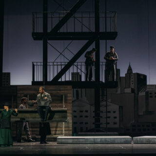 Οι Αστραπές ηλεκτρίζουν τον ουρανό της Λυρικής