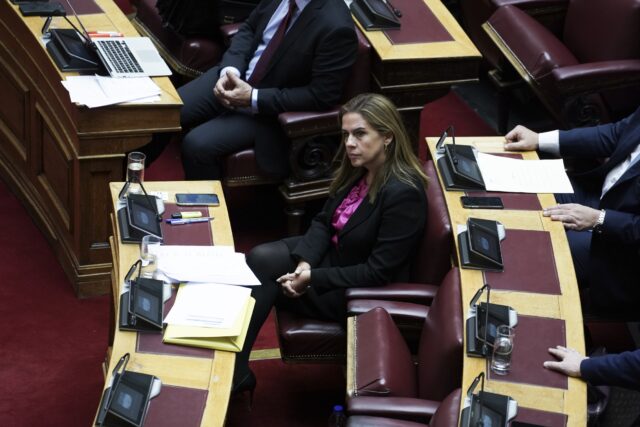 Εξεταστική για Τέμπη: Εκτός η Ζωή Ράπτη μετά το εξώδικο των συγγενών των θυμάτων