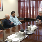 Συνάντηση του Δημήτρη Κουτσούμπα με αντιπροσωπεία του ΣΑΤΑ