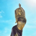 Η Σακίρα τιμήθηκε από την γενέτειρά της με ένα άγαλμα ύψους 6,5 μέτρων [ΒΙΝΤΕΟ]