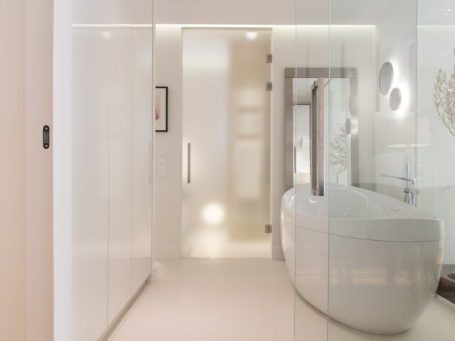 Cosy living γύρω από ένα υδρομασάζ, στου Ζωγράφου