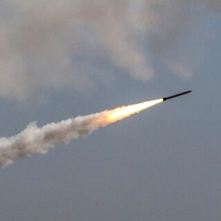 Πύραυλος κρουζ που εκτοξεύθηκε από την Υεμένη έπληξε εμπορικό πλοίο