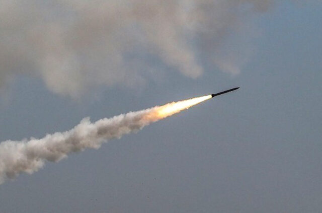 Πύραυλος κρουζ που εκτοξεύθηκε από την Υεμένη έπληξε εμπορικό πλοίο