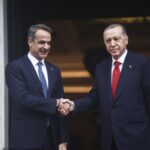 Στο Μέγαρο Μαξίμου ο Ερντογάν για τη συνάντηση με τον Μητσοτάκη