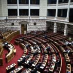 Βουλή: Πυρά της αντιπολίτευσης για άσχετες και εκπρόθεσμες τροπολογίες στη συζήτηση για τα ανασφάλιστα και αδρανή οχήματα