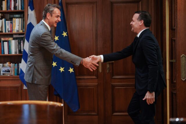 «Νυχτερινή» τροπολογία θέτει τον Δήμο Αθηναίων εκτός «Ανάπλασης Αθήνας ΑΕ» – Οργισμένη αντίδραση Δούκα