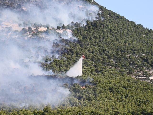 Οριοθετήθηκε η πυρκαγιά στην Πάρνηθα – Αποκαταστάθηκε η κυκλοφορία των οχημάτων