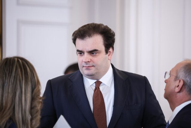 Κυρ. Πιερρακάκης: Απομακρύνθηκε ο διευθυντής του σχολείου που κάλεσε τον «Ρουβίκωνα»