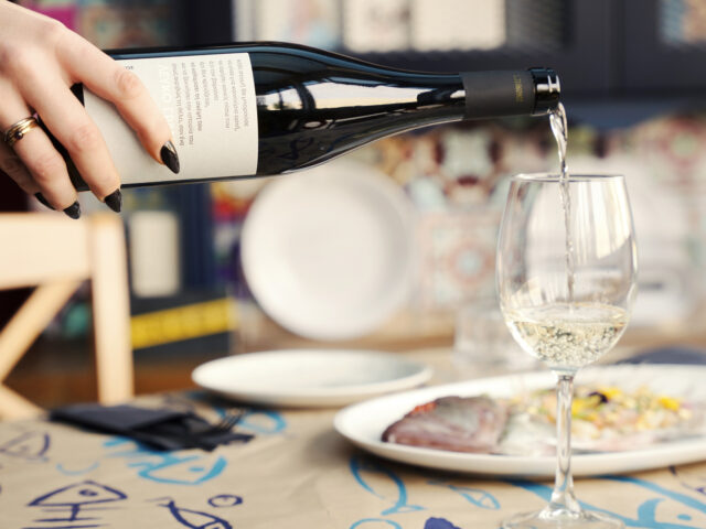 Η κομψότητα μιας συνάντησης με άρωμα φίνου Ασύρτικου