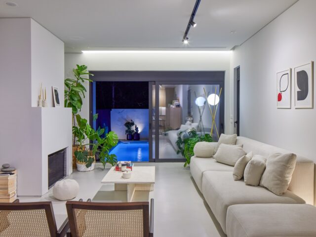 Στο Χαλάνδρι, σε μία μικρή μονοκατοικία με καθαρή γεωμετρία