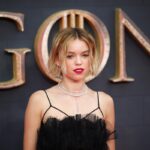 Η Μίλι Άλκοκ είναι η «Supergirl» στο νέο σύμπαν της DC