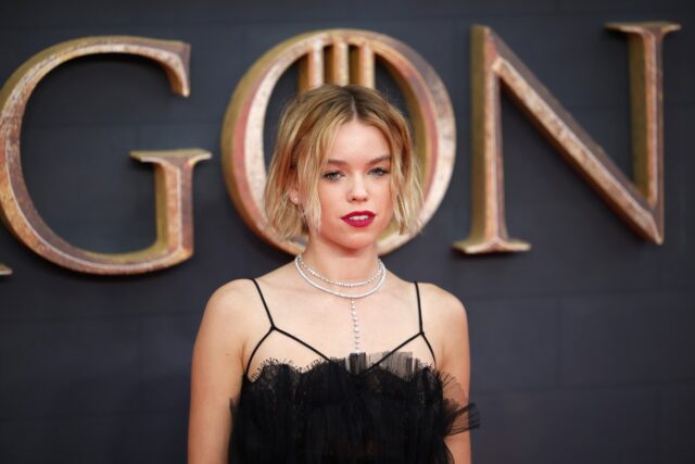 Η Μίλι Άλκοκ είναι η «Supergirl» στο νέο σύμπαν της DC