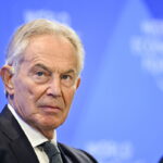 Ο Τόνι Μπλερ διαψεύδει ότι είχε συνομιλίες στο Ισραήλ για εκτοπισμό των Παλαιστινίων από τη Γάζα