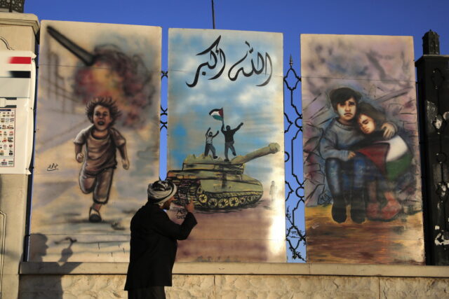 Οι Χούθι δίνουν εντολή σε Αμερικανούς και Βρετανούς υπηκόους να φύγουν από την Υεμένη