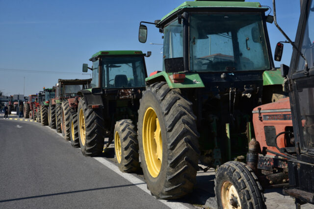Θεσσαλονίκη: Άρχισε η μηχανοκίνητη πορεία των αγροτών