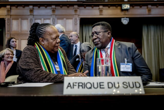 Νότια Αφρική: Το Ισραήλ δημιουργεί επικίνδυνο νομικό προηγούμενο αψηφώντας το Διεθνές Δικαστήριο