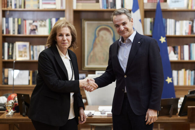 Στη ΝΔ η προσχώρησε Εύη Χριστοφιλοπούλου – Συνάντηση με τον Κ. Μητσοτάκη