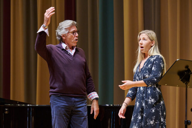 ΚΟΑ: Ανακοίνωση για τη συναυλία του Τόμας Χάμπσον