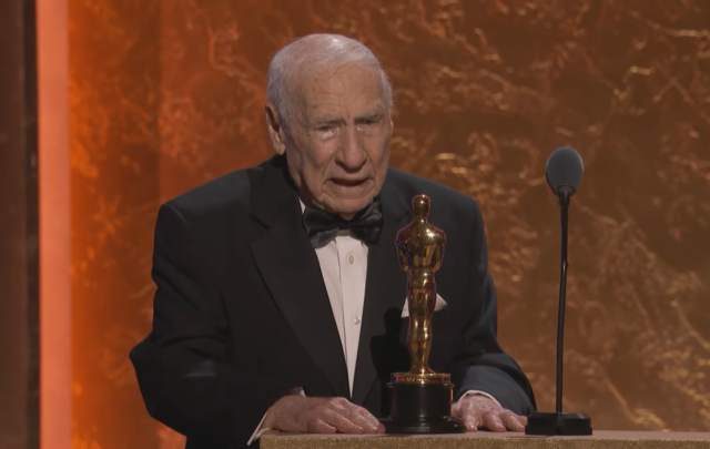 Με τιμητικό Όσκαρ βραβεύτηκε ο Μελ Μπρουκς [ΒΙΝΤΕΟ]