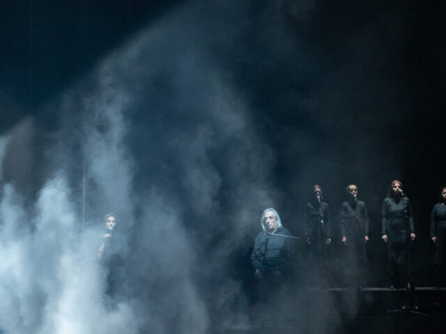 Είδαμε τη Νέκυια στη Στέγη και συγκινηθήκαμε με την αφήγηση του Γιάννη Αγγελάκα και της  Όλιας Λαζαρίδου