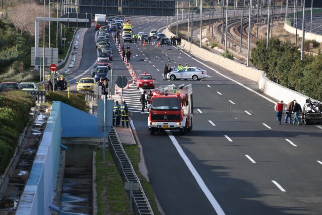 Σύγκρουση δύο φορτηγών στην Αττική Οδό