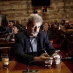 ΣΥΡΙΖΑ: «Αδειάζει» τον Πολάκη για τα σκίτσα της «Καθημερινής»