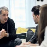 Ανάρτηση Κασσελάκη για την επίσκεψη Μητσοτάκη σε σπίτι ζευγαριού