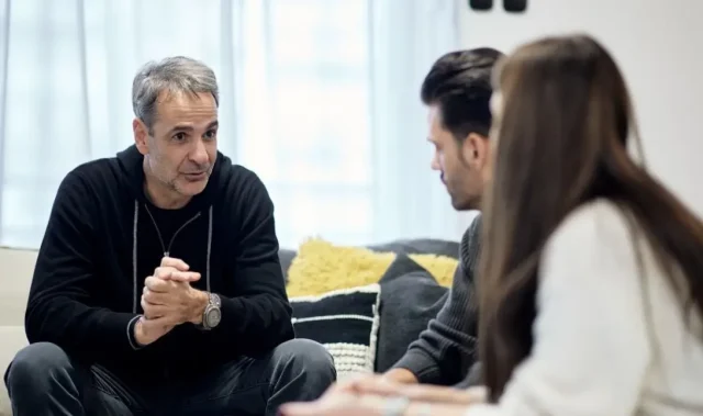 Ανάρτηση Κασσελάκη για την επίσκεψη Μητσοτάκη σε σπίτι ζευγαριού