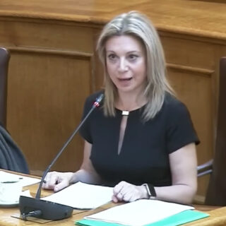 Εξεταστική για Τέμπη – Μαρία Καρυστιανού: «Ξεκάθαρα ένα έγκλημα – Δεν έκαναν τίποτα»