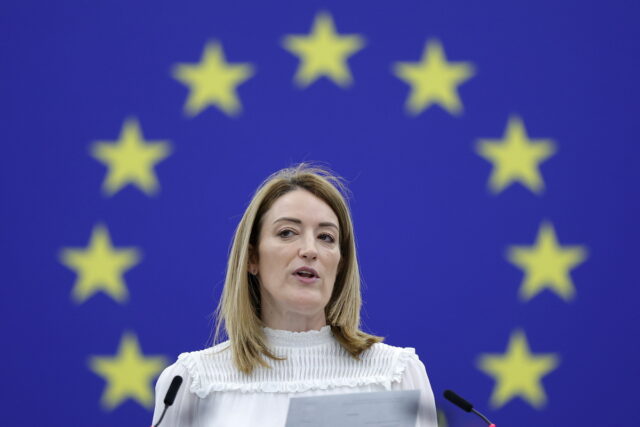 Η Ρομπέρτα Μετσόλα θα μιλήσει την Τρίτη στη Βουλή των Ελλήνων