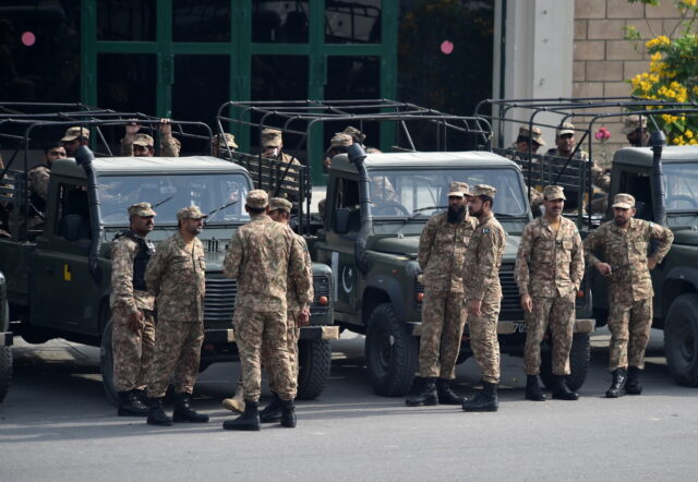 Πακιστάν: 25 νεκροί από εκρήξεις σε γραφεία υποψηφίων την παραμονή των εκλογών