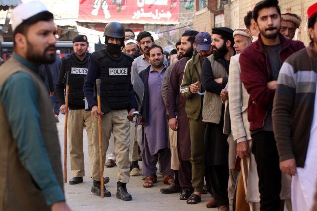 Πακιστάν: Νέες βομβιστικές επιθέσεις εν μέσω εκλογών