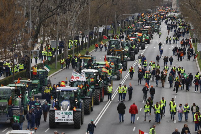 Ισπανία: Οι αγρότες κατέβηκαν και πάλι με τρακτέρ στο κέντρο της Μαδρίτης