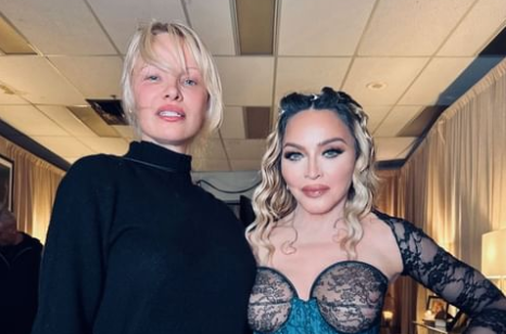 Εμφάνιση-έκπληξη από την Πάμελα Άντερσον στο σόου της Μαντόνα στο Βανκούβερ [ΒΙΝΤΕΟ]