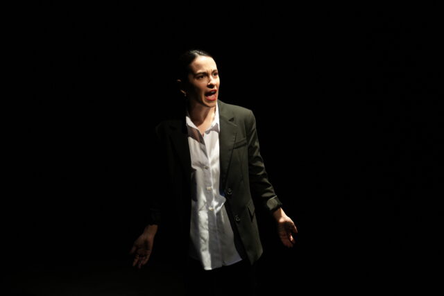 «Ρος και Ρέιτσελ» του Τζέιμς Φριτς: Ένα έργο για δύο πρόσωπα αλλά μια ερμηνεύτρια