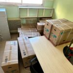 Στ. Κασσελάκης: «Ανάλγητη η κυβέρνηση – Στις κούτες τα κλιματιστικά που δώρισα στο ΕΕΕΕΚ Καλλιθέας»