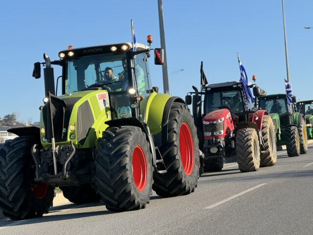 Θεσσαλονίκη: Καθ΄οδόν για το κέντρο της πόλης με τα τρακτέρ οι αγρότες