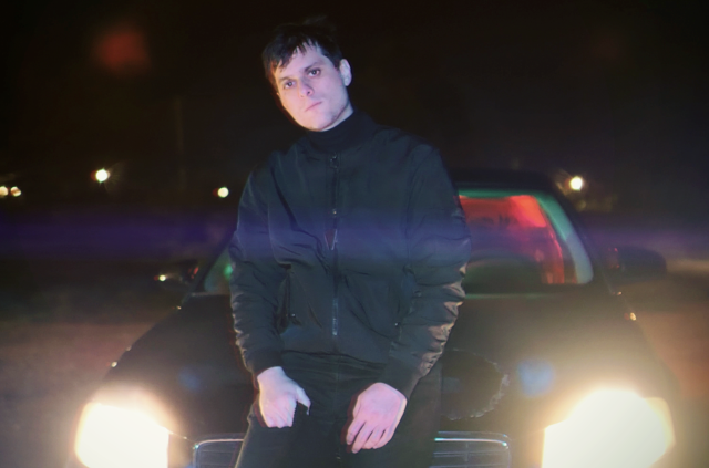 O Tony Bluebird κυκλοφορεί το νέο του single με τίτλο «Όταν σε Σκέφτομαι»