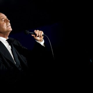 Η ζωή του διάσημου τραγουδιστή Χούλιο Ιγκλέσιας γίνεται σειρά στο Netflix