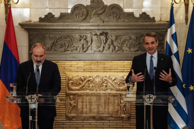 Συνάντηση Μητσοτάκη – Πασινιάν: «Η Ελλάδα πάντα με την πλευρά του Διεθνούς Δικαίου»