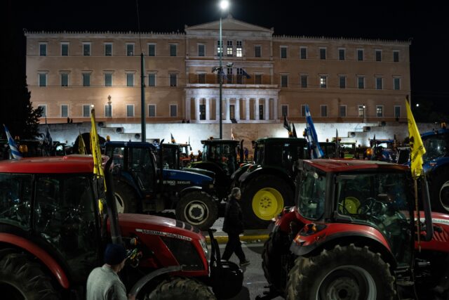 Αποχωρούν στις 11:00 από το Σύνταγμα οι αγρότες