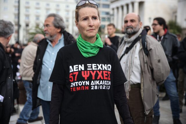 Προπύλαια: Μαζική η προσεύλευση στην απεργιακή συγκέντρωση – «Τα κέρδη τους ή οι ζωές μας»