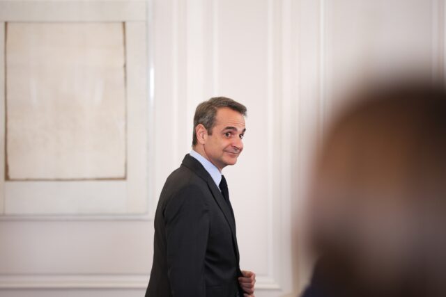 Σύσκεψη στο Μαξίμου: Έρχεται παρέμβαση για τις τιμές του ρεύματος