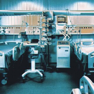 Ασθενείς «δύο ταχυτήτων», εξάντληση γιατρών: Πού οδεύει το ΕΣΥ με τα απογευματινά χειρουργεία;