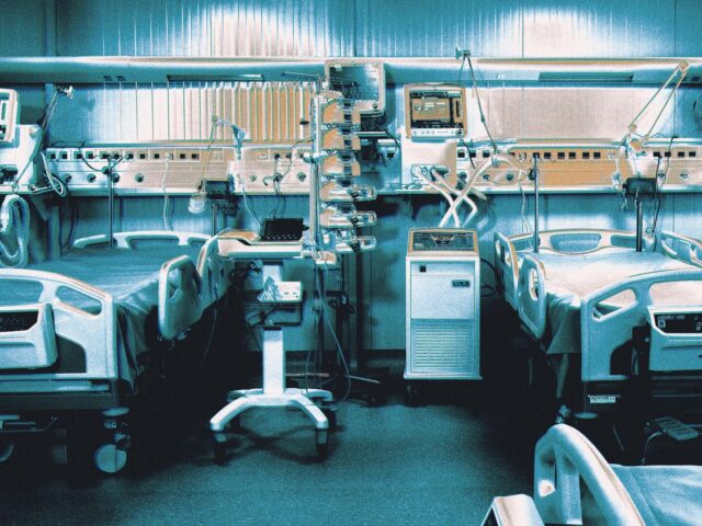 Ασθενείς «δύο ταχυτήτων», εξάντληση γιατρών: Πού οδεύει το ΕΣΥ με τα απογευματινά χειρουργεία;