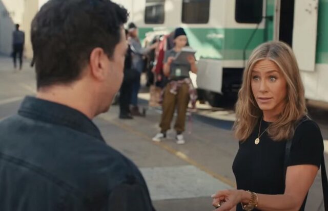 Η Τζένιφερ Άνιστον και ο Ντέιβιντ Σουίμερ πρωταγωνιστούν σε σποτ για το Super Bowl 2024