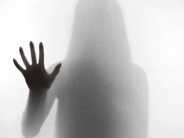 Αν σε ρωτήσουν «γιατί δεν μίλησες;», πες τους για την «19χρονη» της Ηλιούπολης