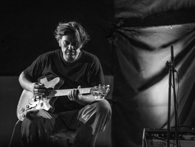 Μπάμπης Παπαδόπουλος Duo στο Δρόμο με Δέντρα